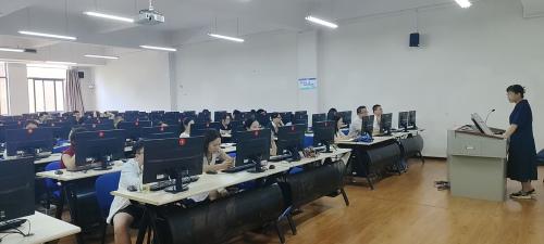 房间里的摆设布局AI 生成的内容可能不正确。